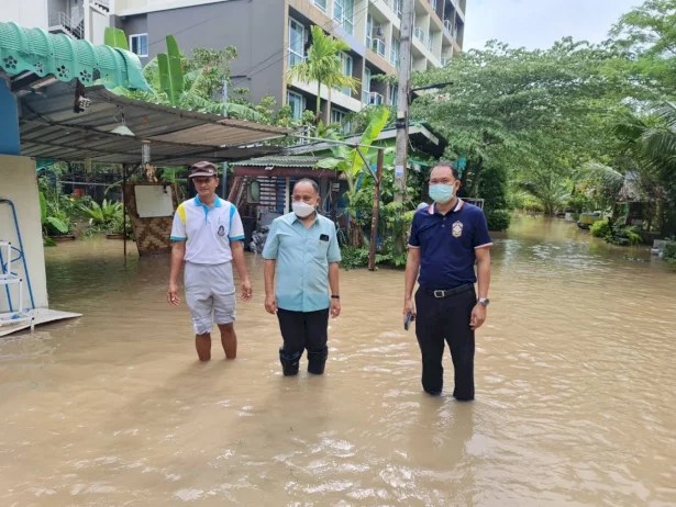 “ฝนตกหนัก”-ถล่ม-ภูเก็ต-“น้ำท่วม”-หลายจุดรอระบาย-รถจมน้ำเสียหายหลายสิบคัน